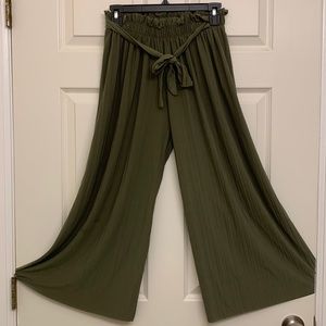 Jon & Anna Wide Legged Capri Pants